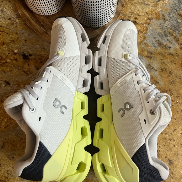 On cloudflyer 4 size 9 - Picture 7 of 9